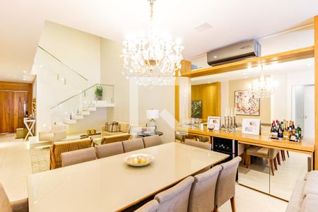 Casa à venda com 310m², 5 quartos e 2 vagasSala de jantar