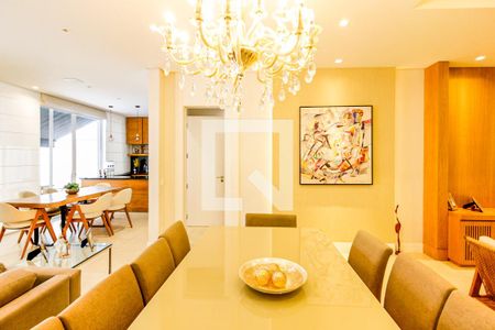 Casa à venda com 310m², 5 quartos e 2 vagasSala de jantar