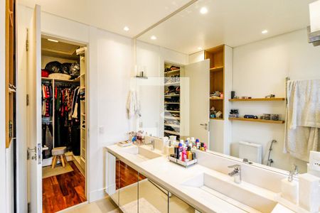 Casa à venda com 310m², 5 quartos e 2 vagasBanheiro Suíte 4