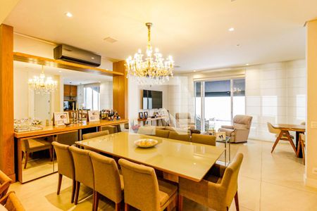 Casa à venda com 310m², 5 quartos e 2 vagasSala de jantar