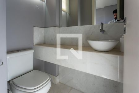 Lavabo de apartamento para alugar com 2 quartos, 70m² em Belvedere, Belo Horizonte