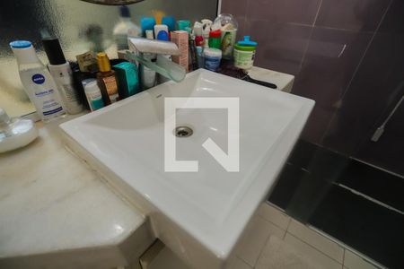 Casa à venda com 220m², 3 quartos e 6 vagasBanheiro do Quarto 2