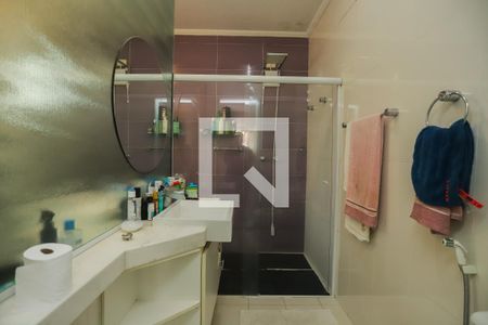 Casa à venda com 220m², 3 quartos e 6 vagasBanheiro do Quarto 2