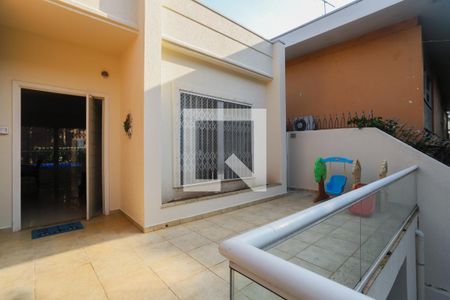 Casa à venda com 220m², 3 quartos e 6 vagasQuintal