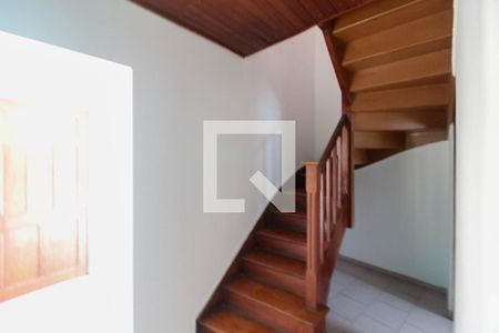 Casa à venda com 50m², 2 quartos e sem vagaEscada