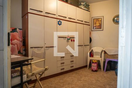 Casa à venda com 242m², 3 quartos e 3 vagasQuarto de Serviço