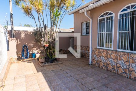 Casa à venda com 242m², 3 quartos e 3 vagasFachada