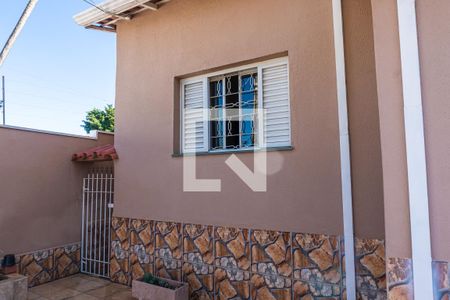 Casa à venda com 242m², 3 quartos e 3 vagasFachada