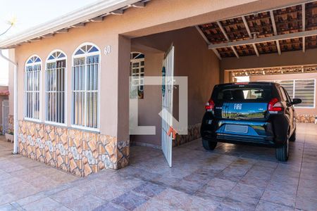 Casa à venda com 242m², 3 quartos e 3 vagasFachada