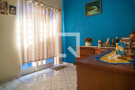 Casa à venda com 242m², 3 quartos e 3 vagasSala