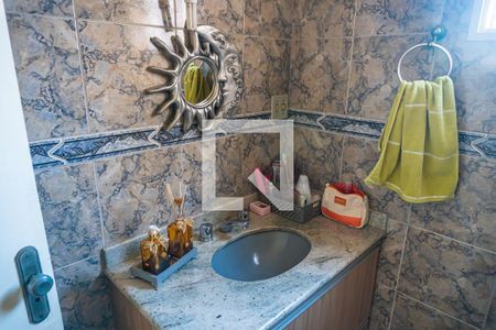 Casa à venda com 242m², 3 quartos e 3 vagasBanheiro Social