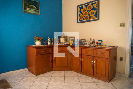 Casa à venda com 242m², 3 quartos e 3 vagasSala