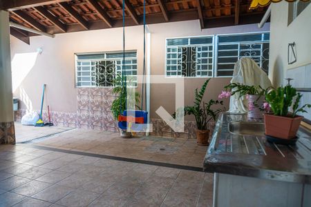 Casa à venda com 242m², 3 quartos e 3 vagasQuintal