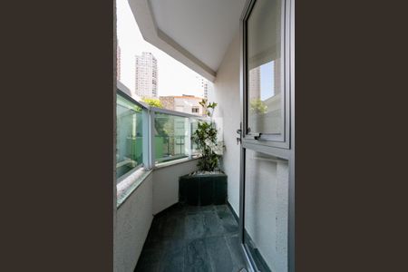 Varanda da suíte de apartamento para alugar com 3 quartos, 77m² em Santa Teresinha, São Paulo