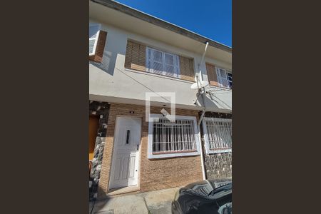 Casa para alugar com 105m², 3 quartos e 1 vaga Casa para alugar com 105m², 3 quartos e 1 vagaFachada