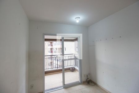 Sala de TV de apartamento à venda com 2 quartos, 64m² em Jardim Tupanci, Barueri