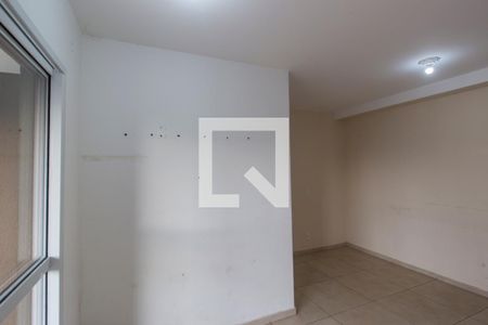 Sala de TV de apartamento à venda com 2 quartos, 64m² em Jardim Tupanci, Barueri