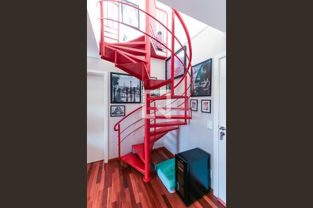 Escada para Terraço de apartamento para alugar com 1 quarto, 83m² em Jardim Leonor, São Paulo