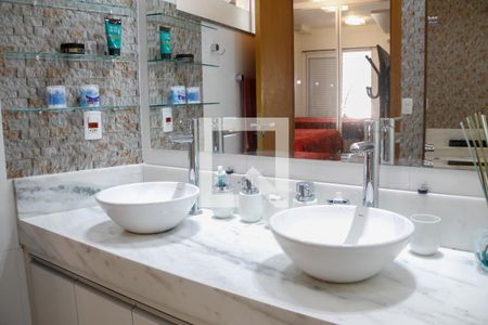 Casa à venda com 266m², 3 quartos e 4 vagas Casa à venda com 266m², 3 quartos e 4 vagasBanheiro da Suíte