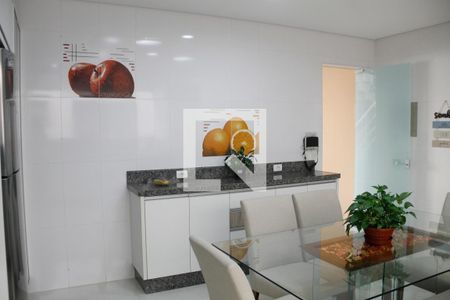 Casa à venda com 266m², 3 quartos e 4 vagas Casa à venda com 266m², 3 quartos e 4 vagasCozinha