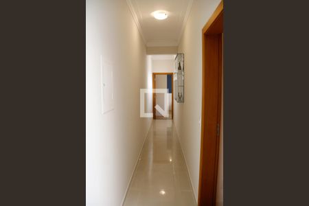 Casa à venda com 266m², 3 quartos e 4 vagas Casa à venda com 266m², 3 quartos e 4 vagasCorredor