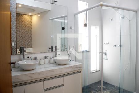 Casa à venda com 266m², 3 quartos e 4 vagas Casa à venda com 266m², 3 quartos e 4 vagasBanheiro da Suíte