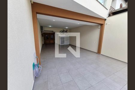 Casa à venda com 266m², 3 quartos e 4 vagas Casa à venda com 266m², 3 quartos e 4 vagasGaragem