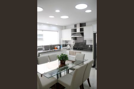 Casa à venda com 266m², 3 quartos e 4 vagas Casa à venda com 266m², 3 quartos e 4 vagasCozinha