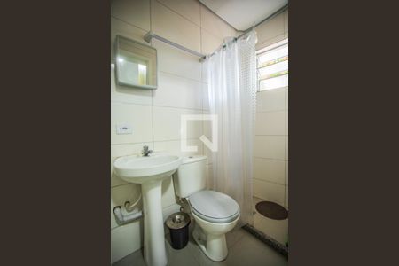Banheiro de kitnet/studio para alugar com 1 quarto, 30m² em Vila Monte Alegre, São Paulo