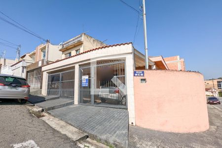 Casa à venda com 193m², 3 quartos e 4 vagas Casa à venda com 193m², 3 quartos e 4 vagasFachada