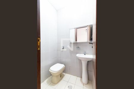 Casa para alugar com 260m², 3 quartos e 2 vagasSalão - Banheiro