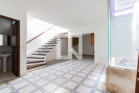 Casa para alugar com 260m², 3 quartos e 2 vagasSalão