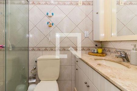 Banheiro de apartamento à venda com 2 quartos, 54m² em Cristal, Porto Alegre