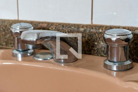 Casa à venda com 640m², 4 quartos e 7 vagasBanheiro da Suíte 3 - Torneira