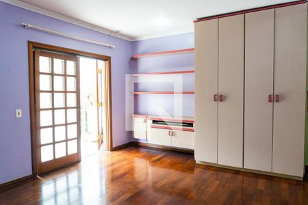 Casa à venda com 640m², 4 quartos e 7 vagasSuíte 2