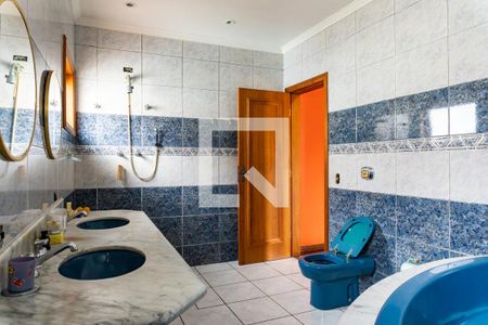 Casa à venda com 640m², 4 quartos e 7 vagasBanheiro da Suite Master