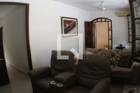 Sala de Estar de casa para alugar com 3 quartos, 1000m² em Pechincha, Rio de Janeiro