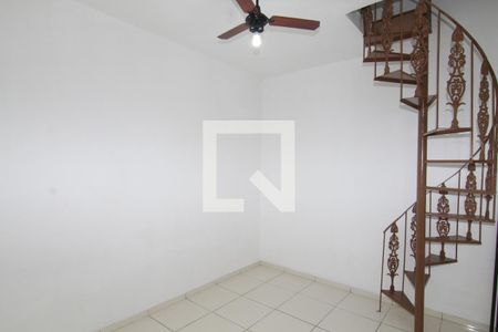 Sala de casa para alugar com 2 quartos, 55m² em Penha Circular, Rio de Janeiro