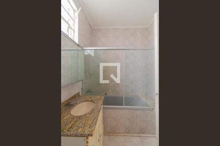 Casa para alugar com 160m², 3 quartos e 2 vagasBanheiro Corredor