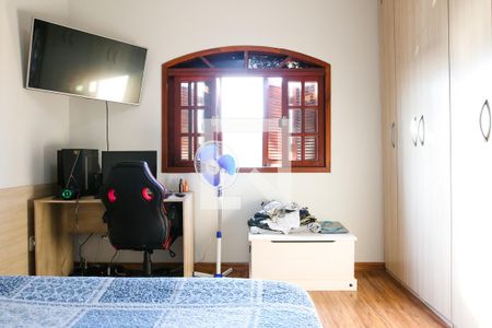 Casa à venda com 180m², 4 quartos e 2 vagas Casa à venda com 180m², 4 quartos e 2 vagasSuite