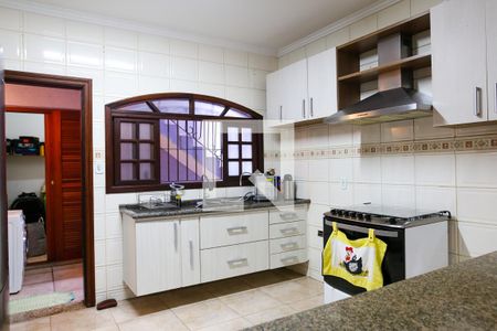 Casa à venda com 180m², 4 quartos e 2 vagas Casa à venda com 180m², 4 quartos e 2 vagasCozinha e Sala de Jantar