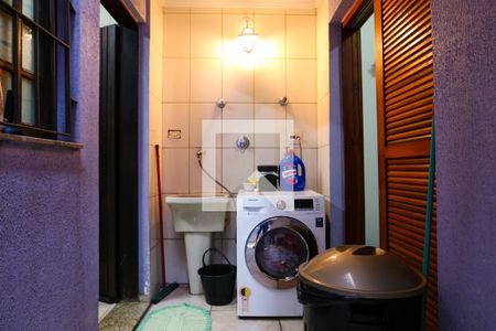 Casa à venda com 180m², 4 quartos e 2 vagas Casa à venda com 180m², 4 quartos e 2 vagasQuintal e Lavanderia