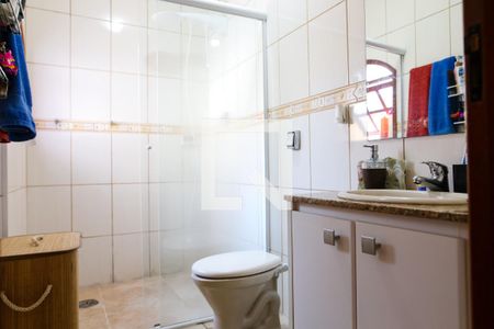 Casa à venda com 180m², 4 quartos e 2 vagas Casa à venda com 180m², 4 quartos e 2 vagasBanheiro da Suite