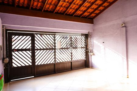 Casa à venda com 180m², 4 quartos e 2 vagas Casa à venda com 180m², 4 quartos e 2 vagasGaragem