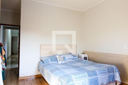 Casa à venda com 180m², 4 quartos e 2 vagas Casa à venda com 180m², 4 quartos e 2 vagasSuite