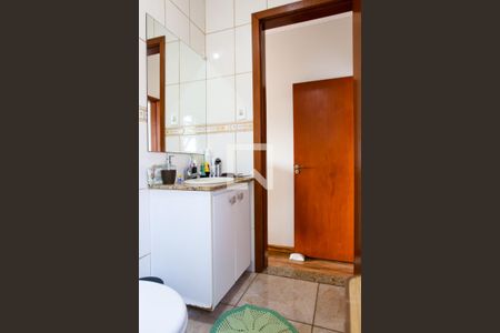 Casa à venda com 180m², 4 quartos e 2 vagas Casa à venda com 180m², 4 quartos e 2 vagasBanheiro da Suite