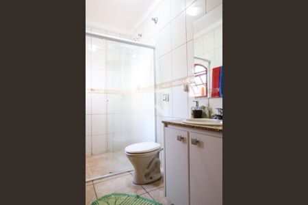 Casa à venda com 180m², 4 quartos e 2 vagas Casa à venda com 180m², 4 quartos e 2 vagasBanheiro da Suite