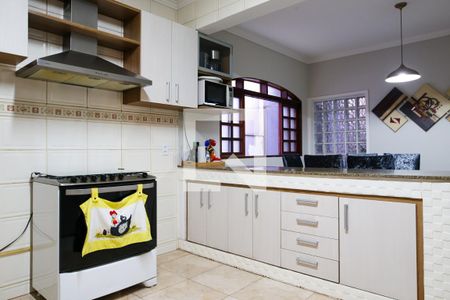 Casa à venda com 180m², 4 quartos e 2 vagas Casa à venda com 180m², 4 quartos e 2 vagasCozinha e Sala de Jantar