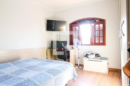 Casa à venda com 180m², 4 quartos e 2 vagas Casa à venda com 180m², 4 quartos e 2 vagasSuite