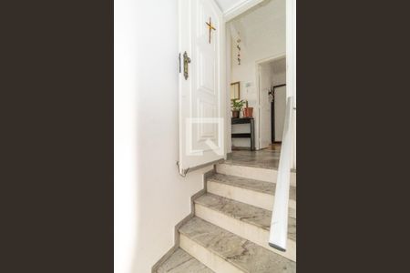 Casa à venda com 100m², 3 quartos e 1 vagaEntrada - Escadas